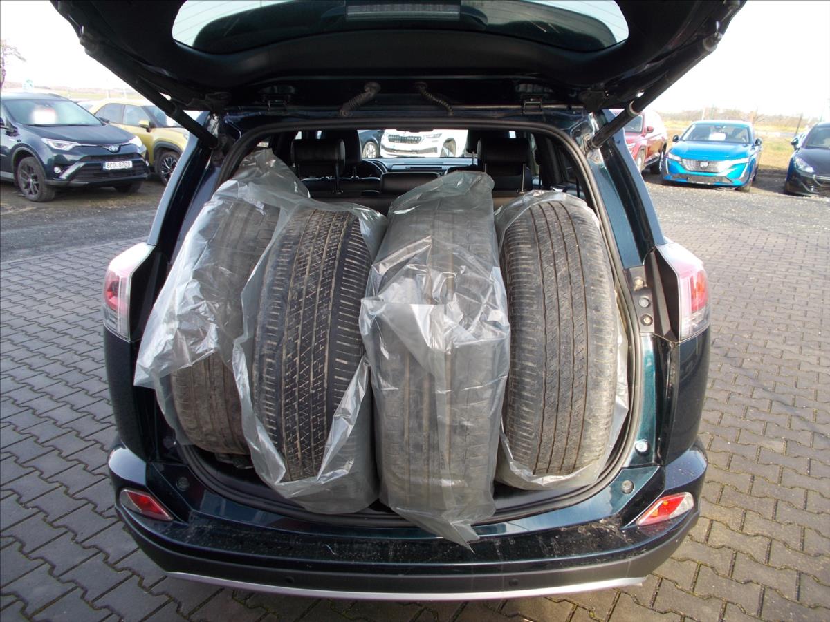 Toyota RAV4 2,5 AT HYBRID 4x4 ČR DPH 119500 KM - foto 15