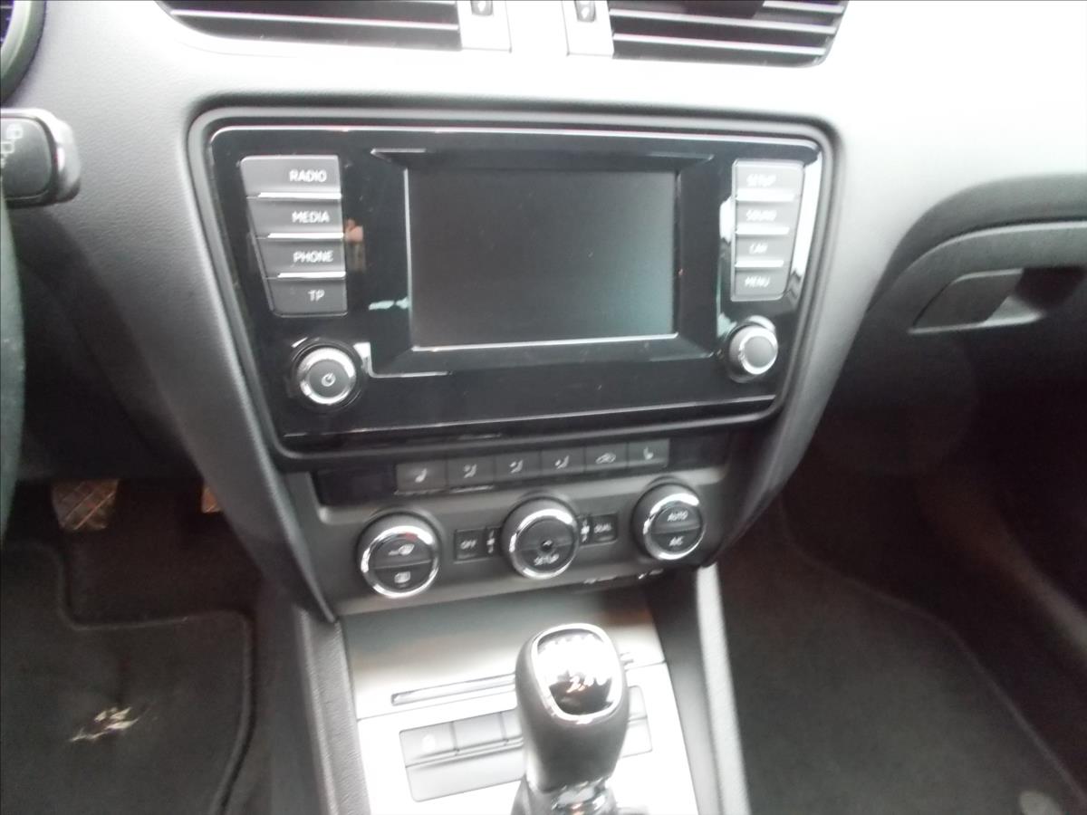 Škoda Octavia 1,4 TSI ČR 2.MAJITEL od R. 2020 NOVÁ STK  III - foto 20