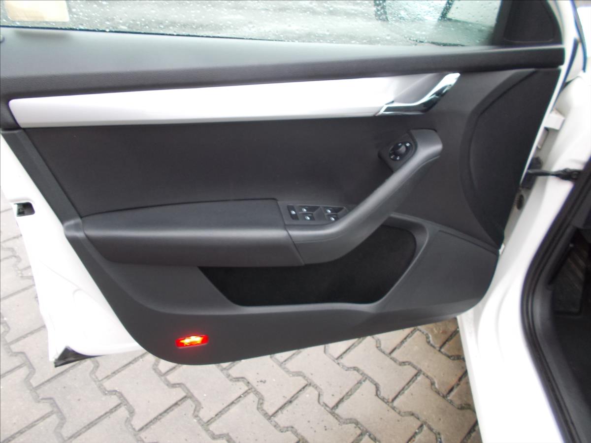 Škoda Octavia 1,4 TSI ČR 2.MAJITEL od R. 2020 NOVÁ STK  III - foto 26