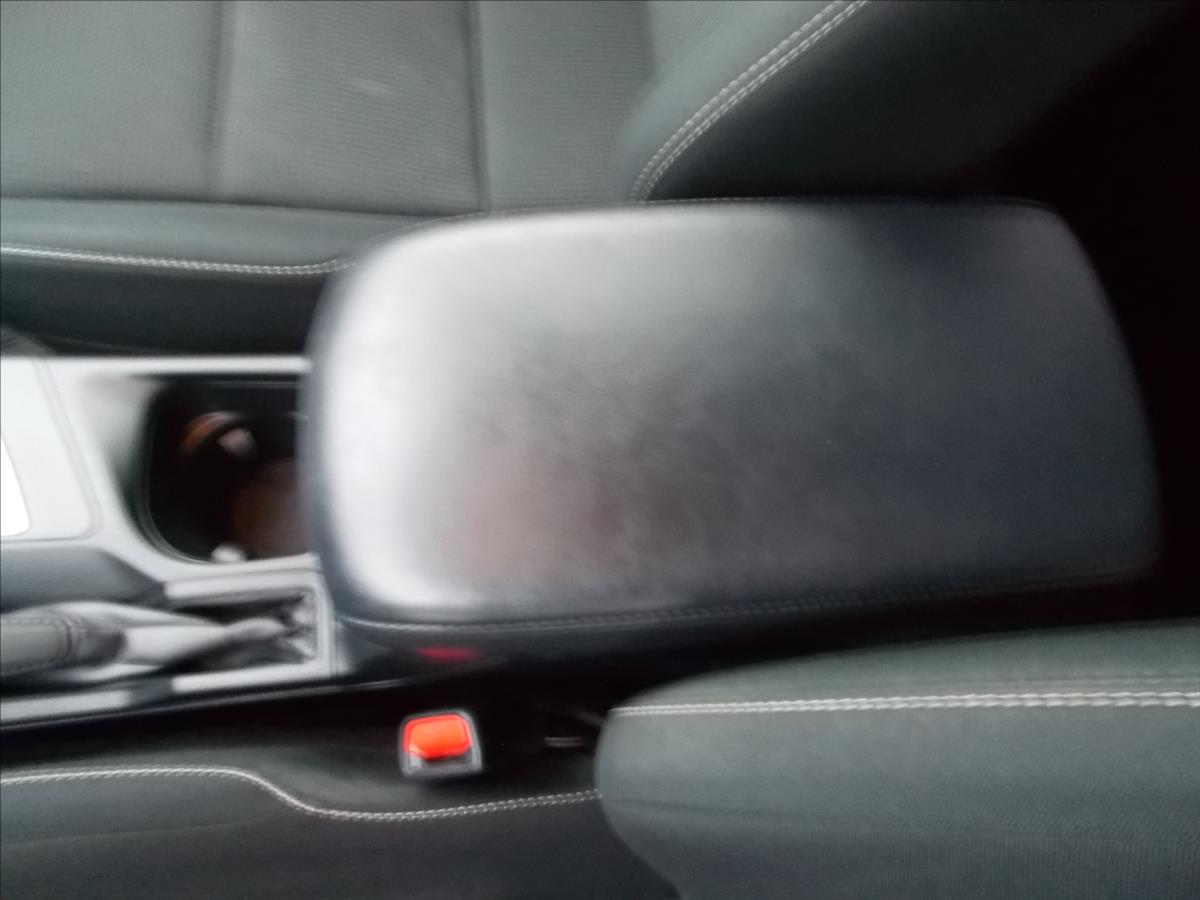 Toyota RAV4 2,5 AT HYBRID ČR 4x4 TZ LED SERVIS POUZE TOYOTA - foto 27