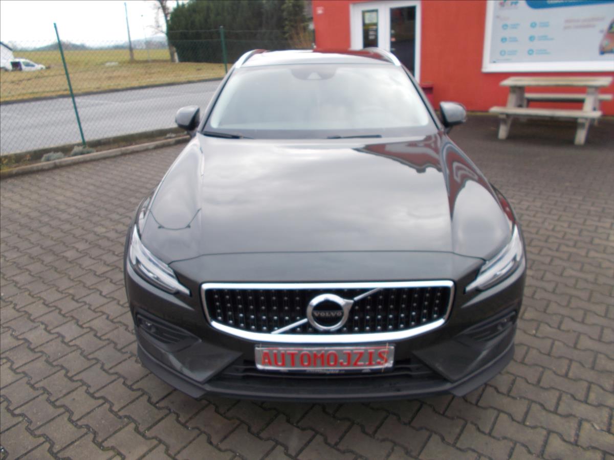 Volvo V60 2,0 B4 Cross Country AWD DPH KRÁSNÉ - foto 3