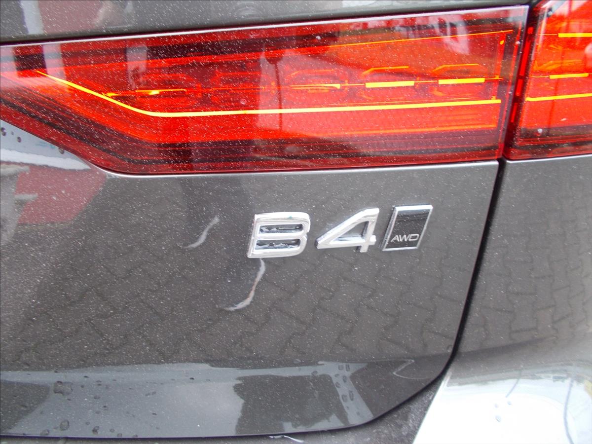 Volvo V60 2,0 B4 Cross Country AWD DPH KRÁSNÉ - foto 15