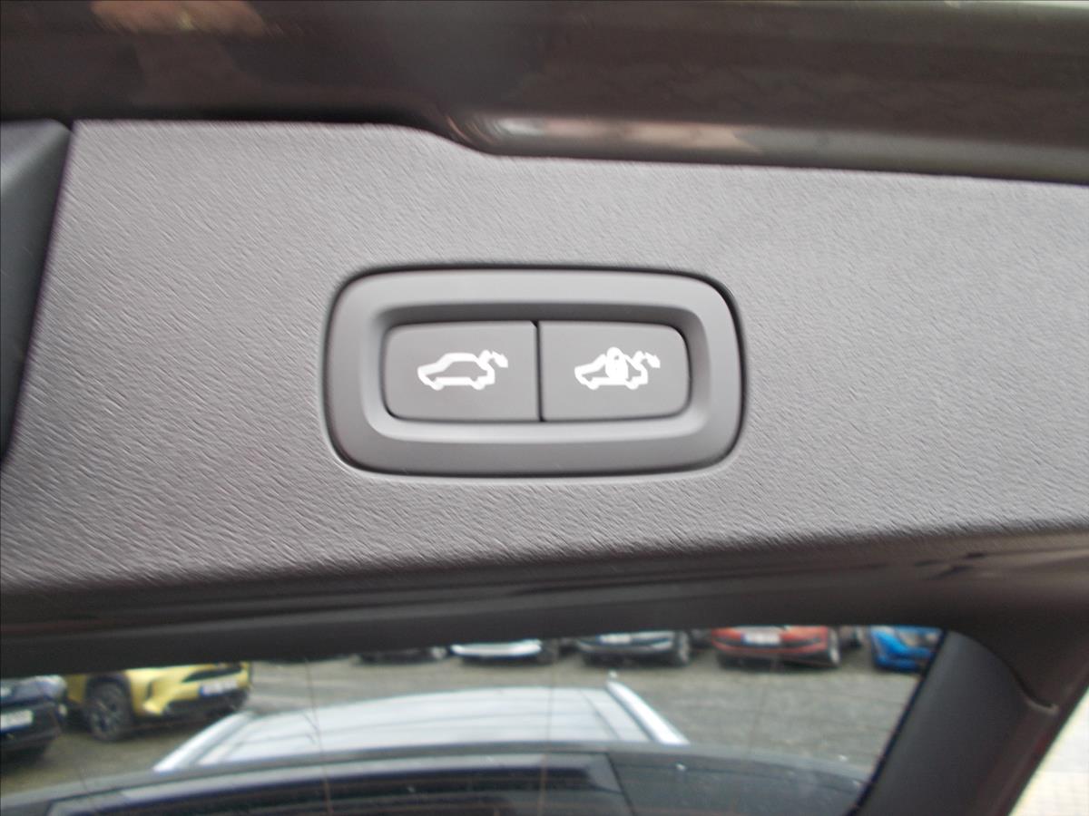 Volvo V60 2,0 B4 Cross Country AWD DPH KRÁSNÉ - foto 17