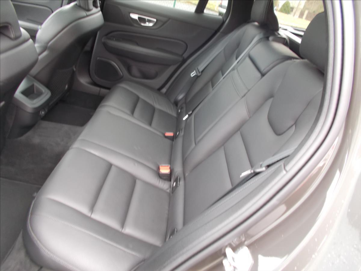 Volvo V60 2,0 B4 Cross Country AWD DPH KRÁSNÉ - foto 18