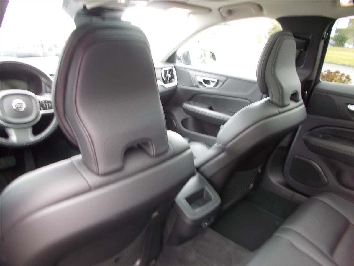 Volvo V60 2,0 B4 Cross Country AWD DPH KRÁSNÉ - foto 19