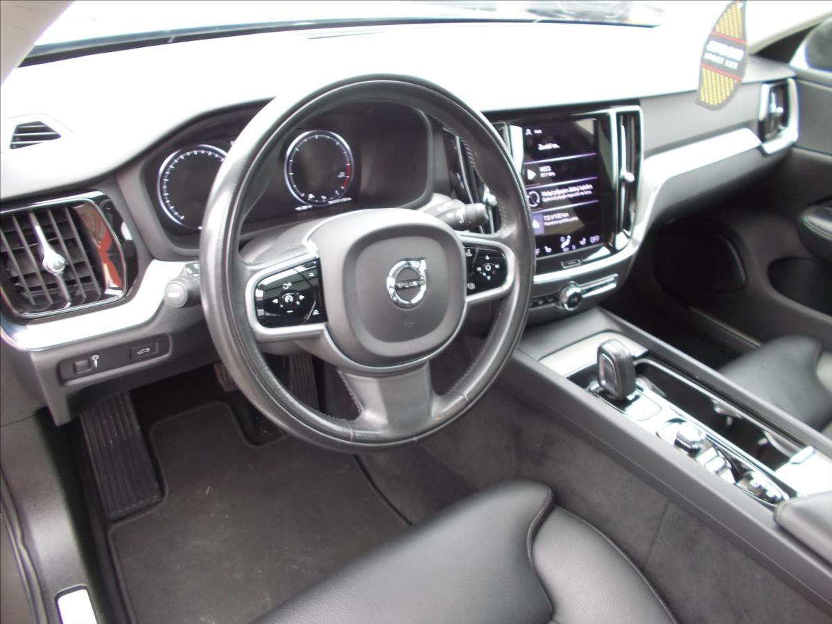 Volvo V60 2,0 B4 Cross Country AWD DPH KRÁSNÉ - foto 23