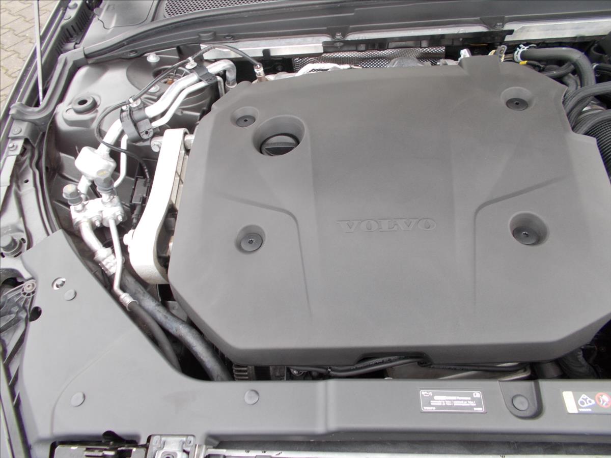 Volvo V60 2,0 B4 Cross Country AWD DPH KRÁSNÉ - foto 31