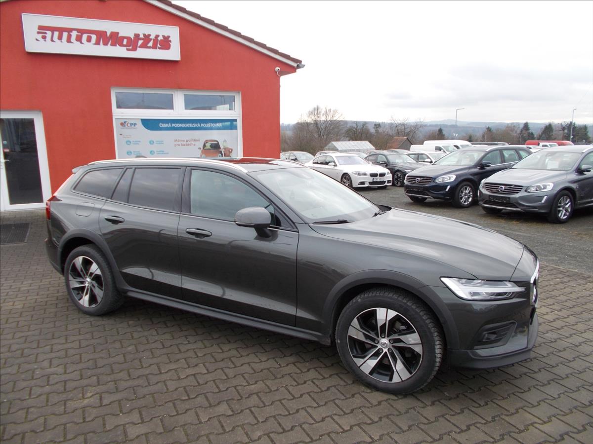 Volvo V60 2,0 B4 Cross Country AWD DPH KRÁSNÉ - foto 8