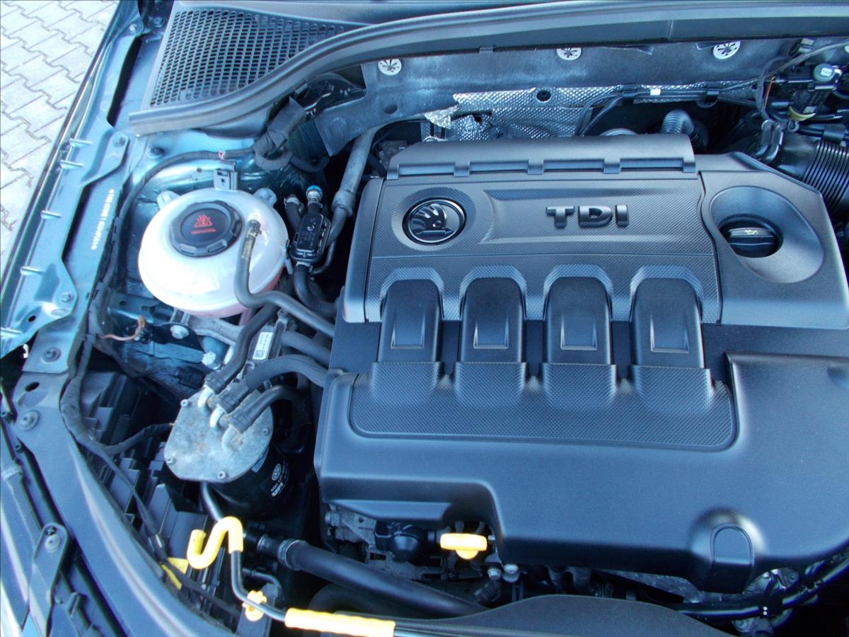 Škoda Octavia 1,6 TDI DIGIKLIMA LED ČR DPH  III - foto 27