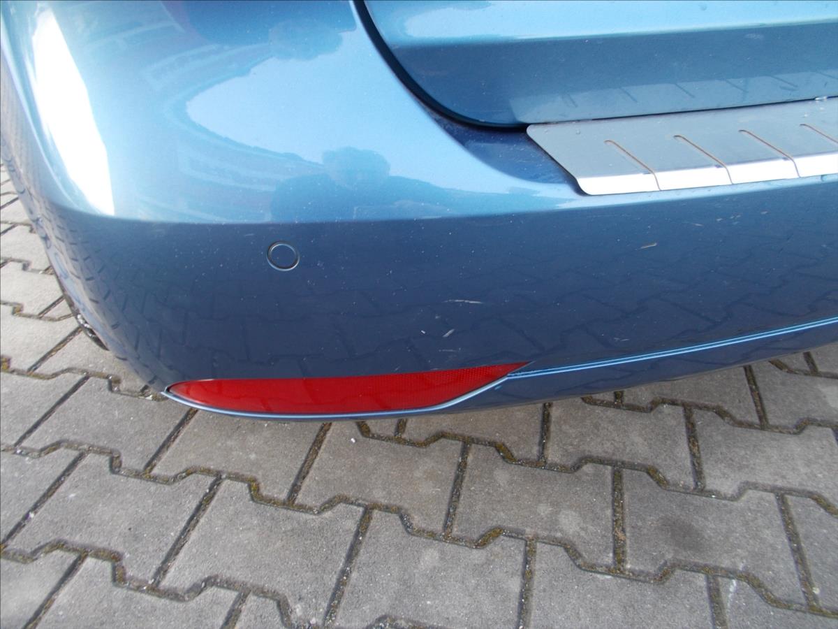 Volkswagen Touran 1,6 TDI DSG 7 MÍST DIGIKLIMA NAVI TZ PĚKNÉ - foto 13