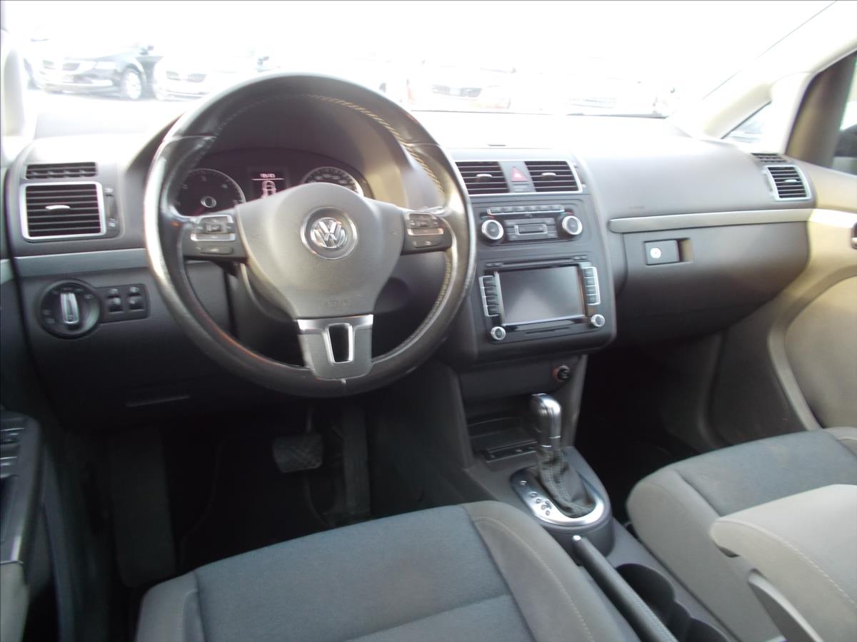 Volkswagen Touran 1,6 TDI DSG 7 MÍST DIGIKLIMA NAVI TZ PĚKNÉ - foto 19