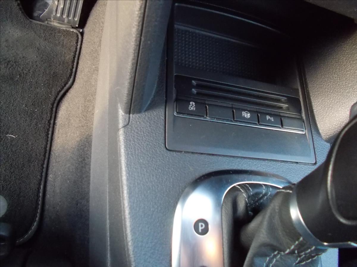 Volkswagen Touran 1,6 TDI DSG 7 MÍST DIGIKLIMA NAVI TZ PĚKNÉ - foto 25