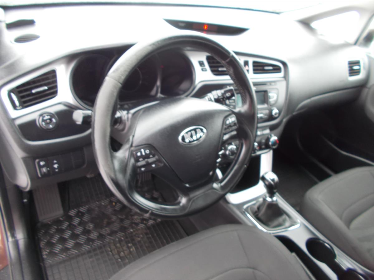 Kia Ceed 1,6 GDI ČR 1.MAJITEL KLIMA - foto 18