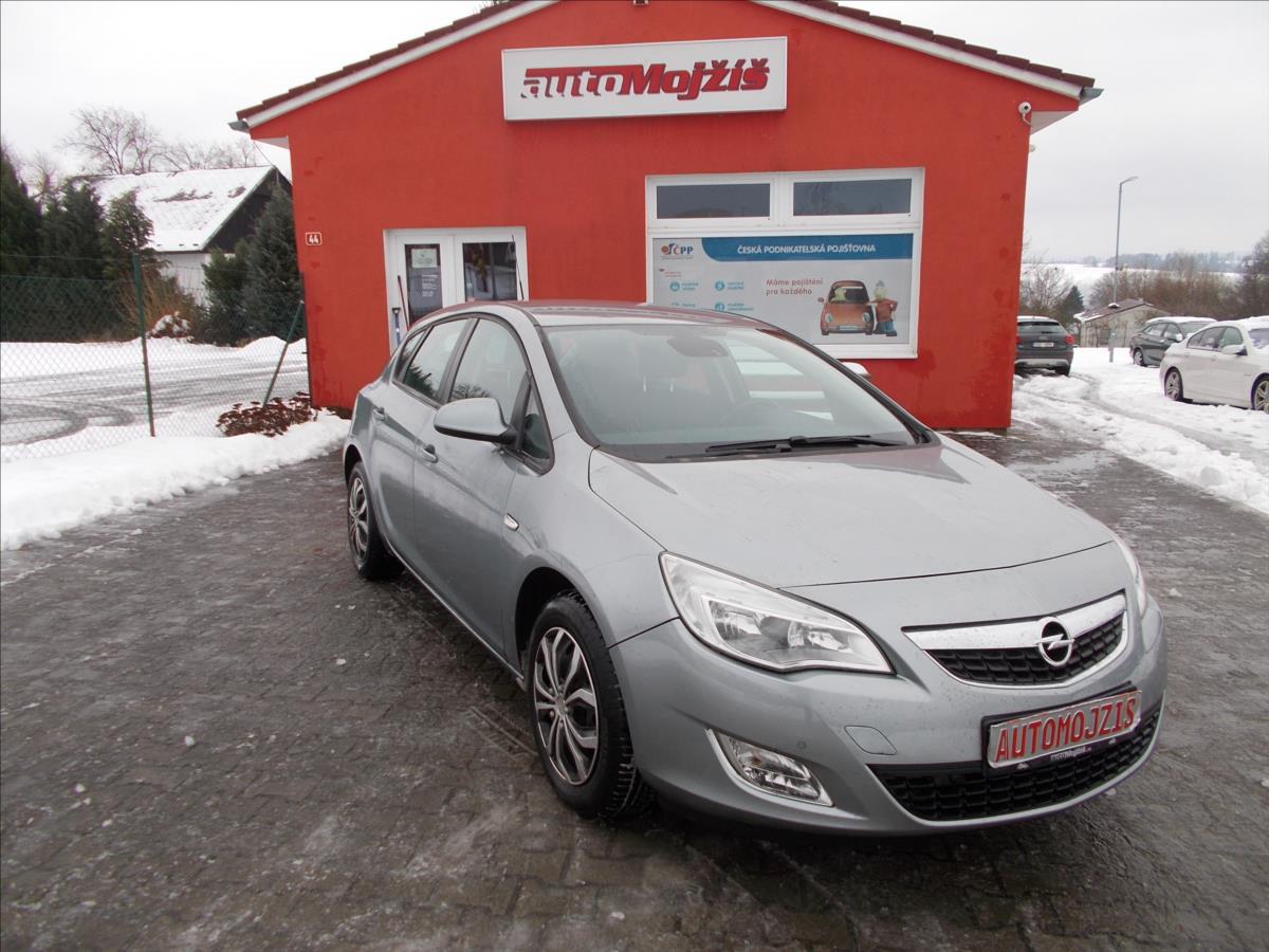 Opel Astra 1,4 T 1.MAJITELKA KLIMA PĚKNÉ  J
