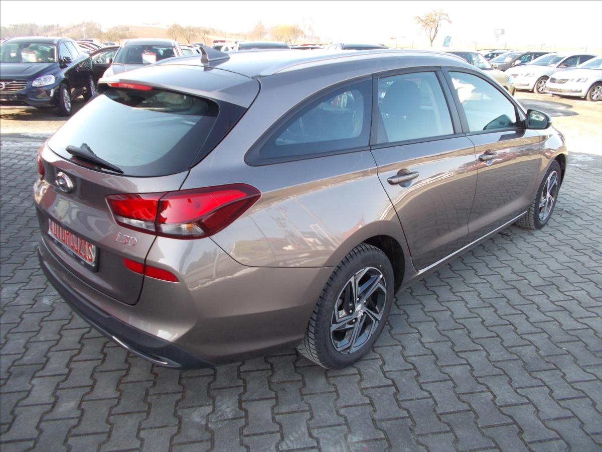 Hyundai i30 1,0 T-GDI ČR 1.MAJITEL ZÁRUKA 3/2028 - foto 11