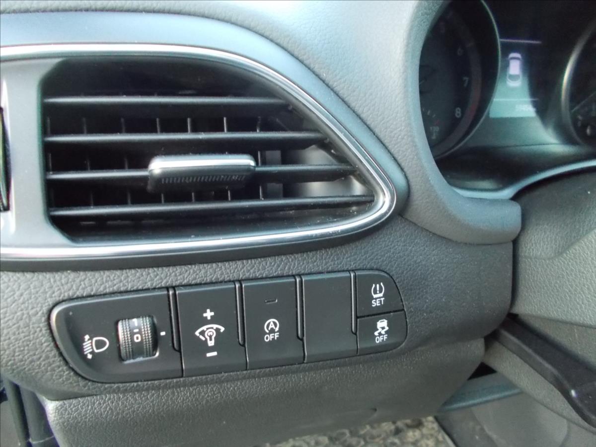 Hyundai i30 1,0 T-GDI ČR 1.MAJITEL ZÁRUKA 3/2028 - foto 27