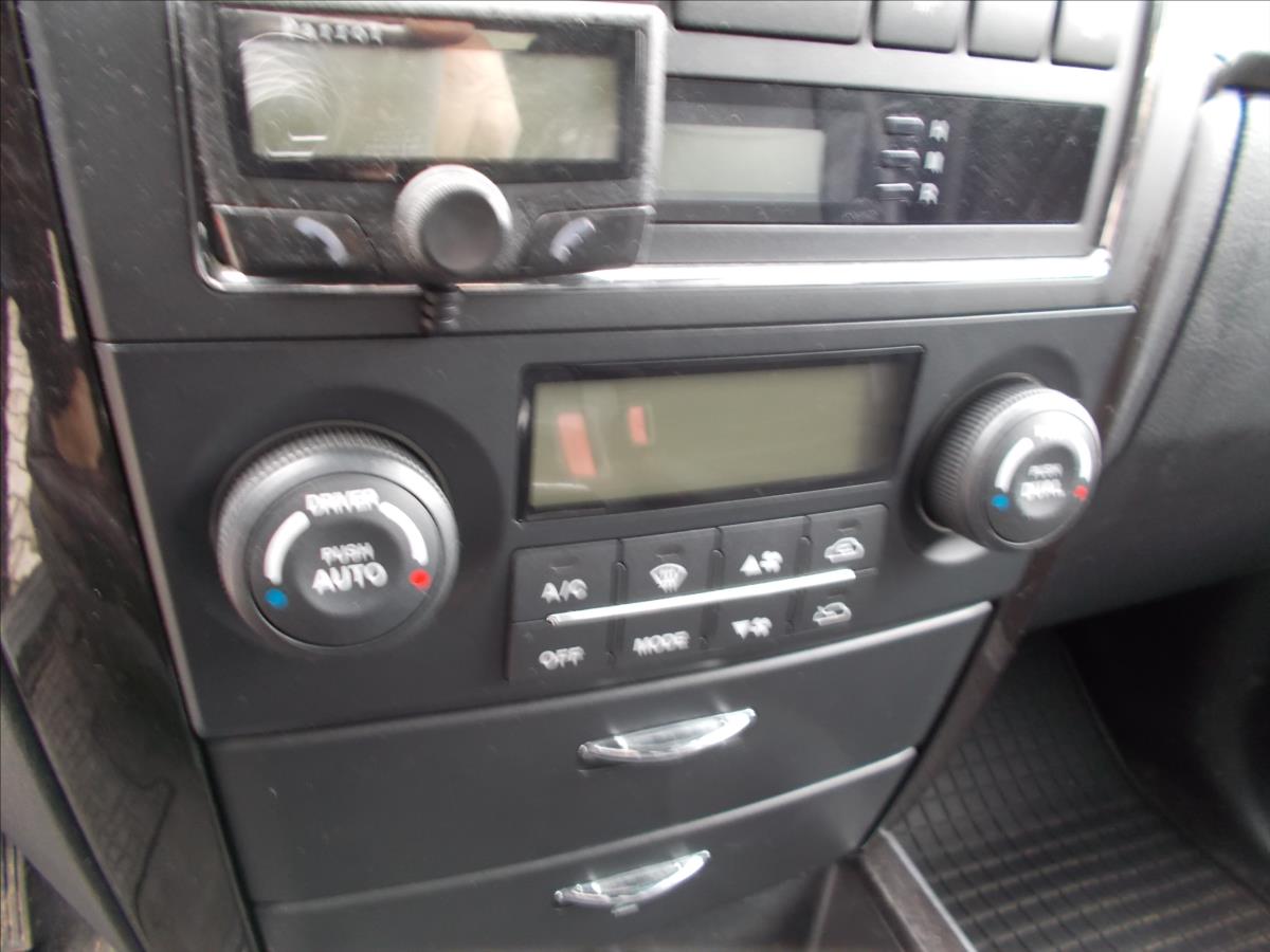 Kia Sorento 2,5 CRDi ČR DIGIKLIMA 4x4 TZ 3000T - foto 19