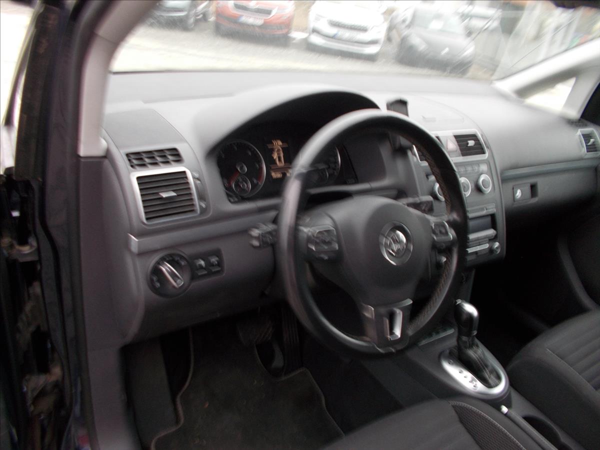 Volkswagen Touran 2,0 TDI DSG WEBASTO TZ LED DIGIKLIMA NOVÁ STK - foto 18
