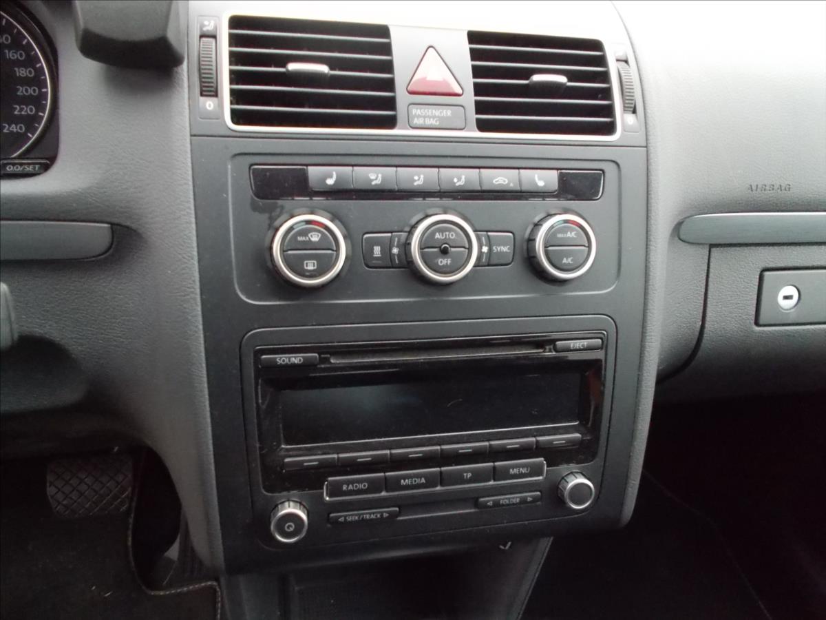 Volkswagen Touran 2,0 TDI DSG WEBASTO TZ LED DIGIKLIMA NOVÁ STK - foto 19