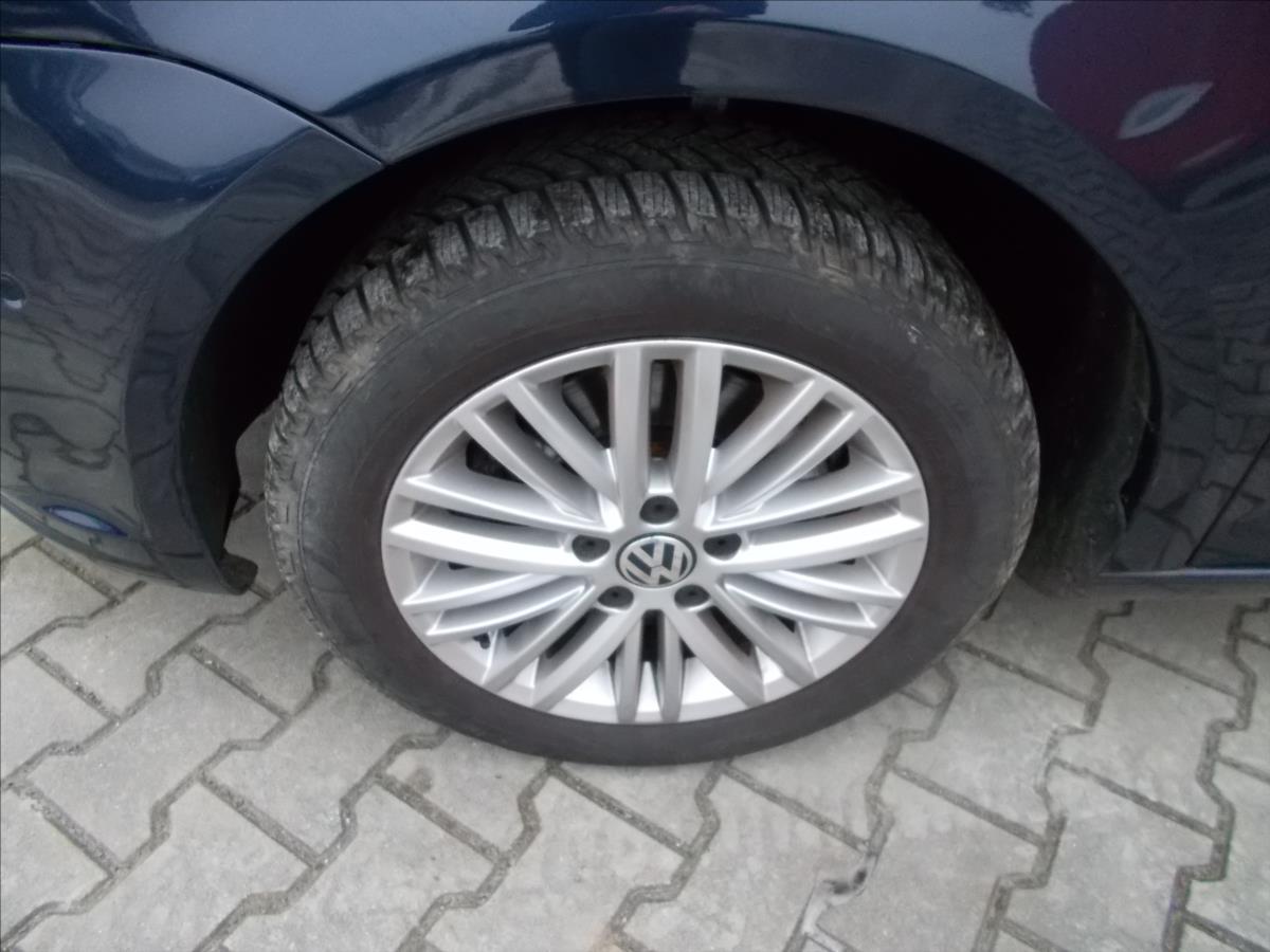 Volkswagen Touran 2,0 TDI DSG WEBASTO TZ LED DIGIKLIMA NOVÁ STK - foto 5