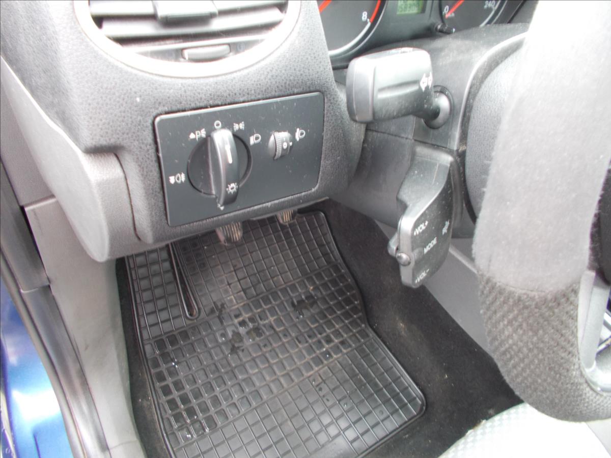 Ford Focus 1,6 16V KLIMA NOVÁ STK - foto 23