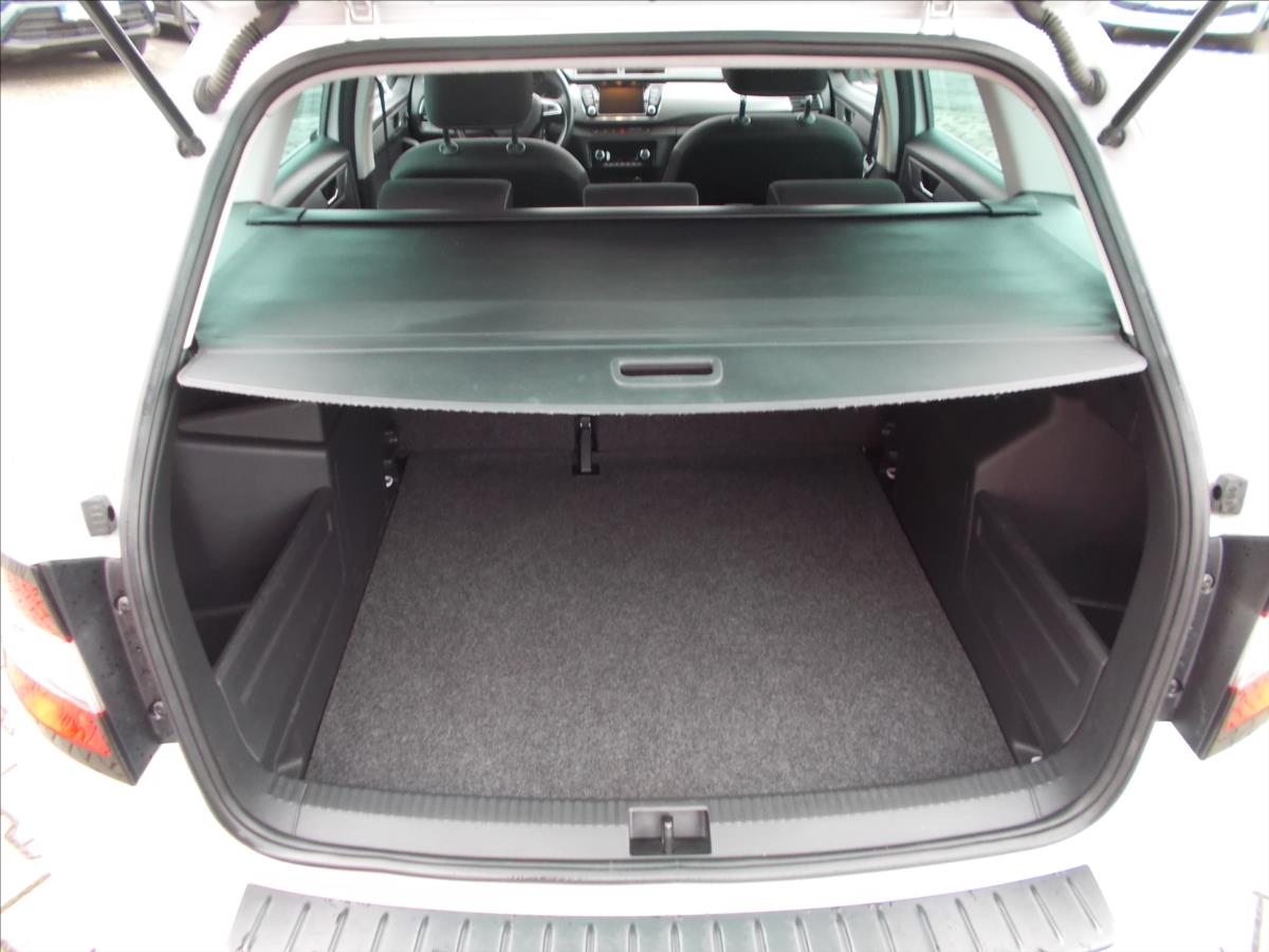 Škoda Fabia 1,2 TSI ČR NAVI TZ NOVÁ STK  III - foto 13