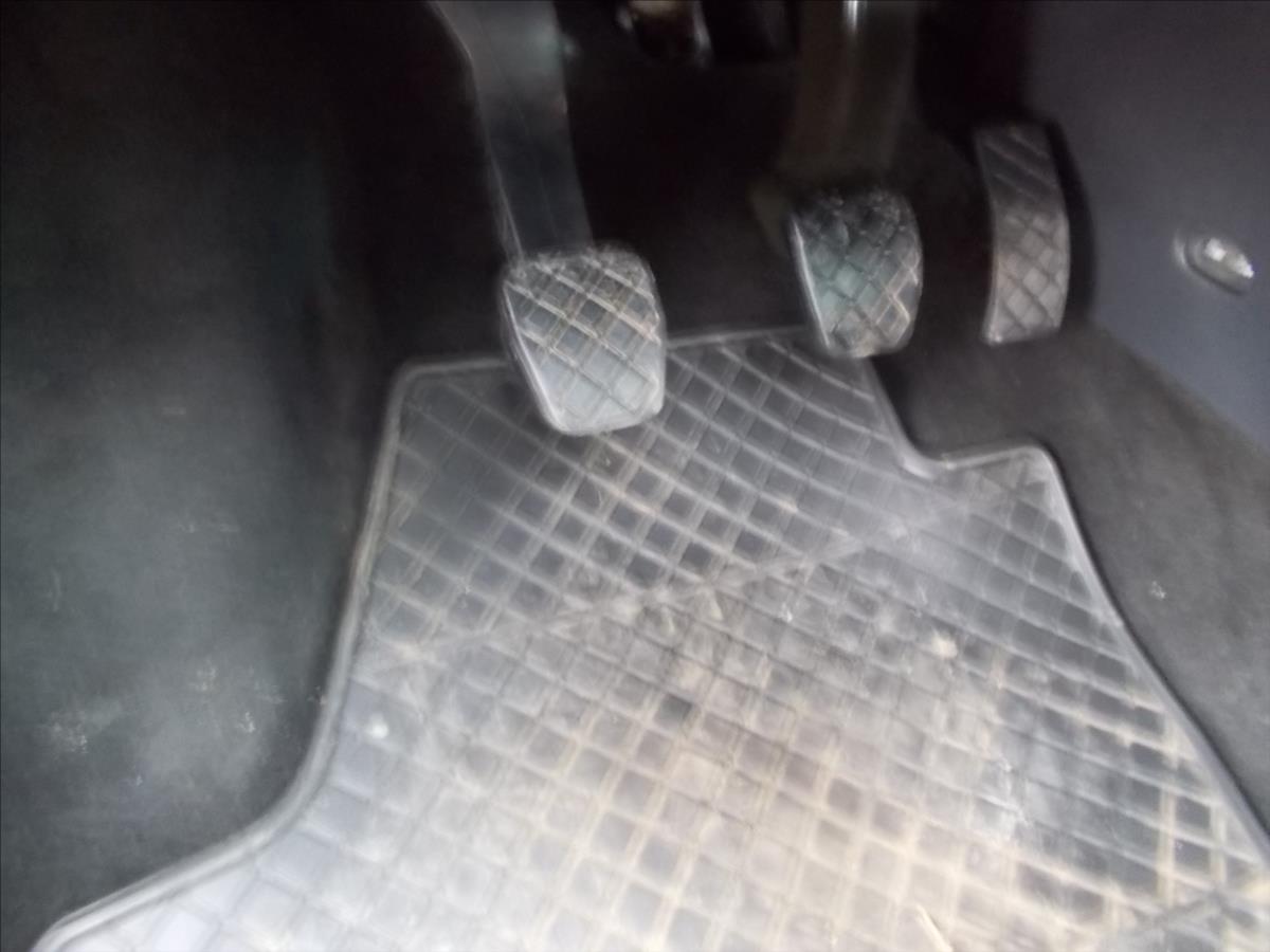 Škoda Fabia 1,2 TSI ČR NAVI TZ NOVÁ STK  III - foto 25