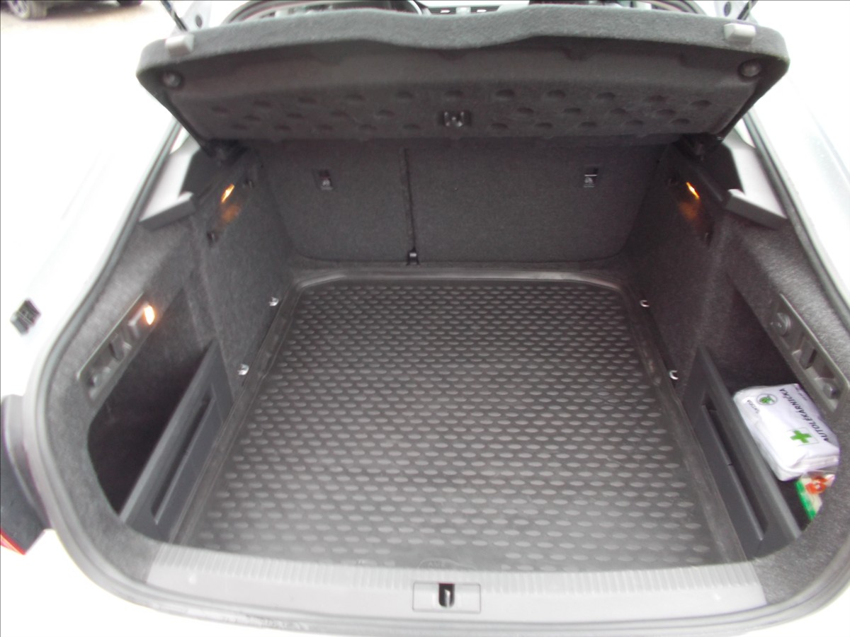 Škoda Superb 2,0 TDI ČR 110 KW DIGIKLIMA PĚKNÉ  III - foto 13