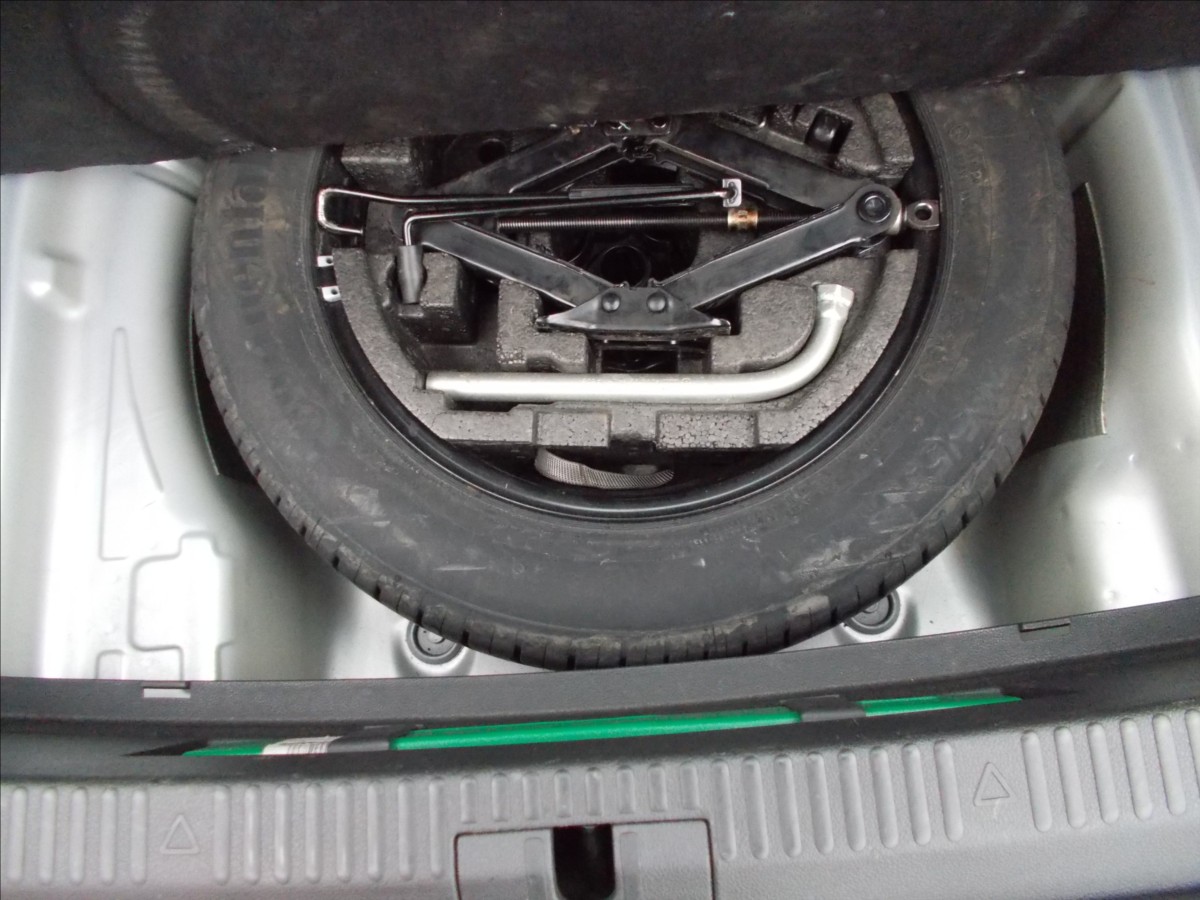 Škoda Superb 2,0 TDI ČR 110 KW DIGIKLIMA PĚKNÉ  III - foto 14