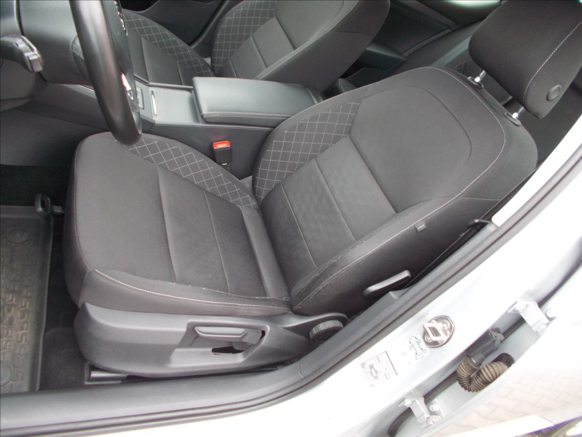 Škoda Superb 2,0 TDI ČR 110 KW DIGIKLIMA PĚKNÉ  III - foto 20