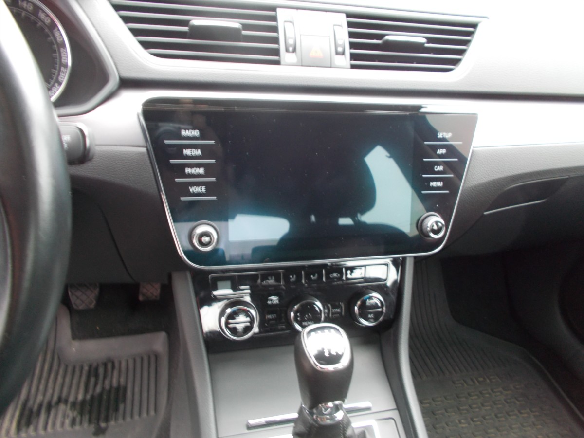 Škoda Superb 2,0 TDI ČR 110 KW DIGIKLIMA PĚKNÉ  III - foto 22