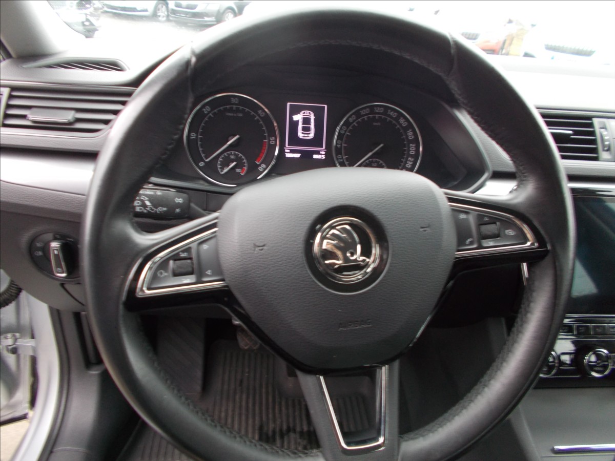 Škoda Superb 2,0 TDI ČR 110 KW DIGIKLIMA PĚKNÉ  III - foto 25