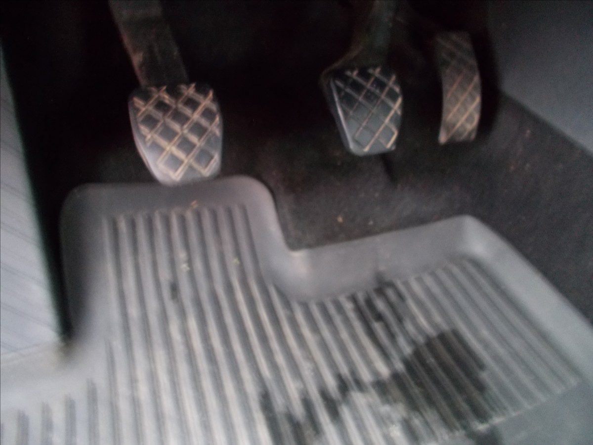 Škoda Superb 2,0 TDI ČR 110 KW DIGIKLIMA PĚKNÉ  III - foto 27