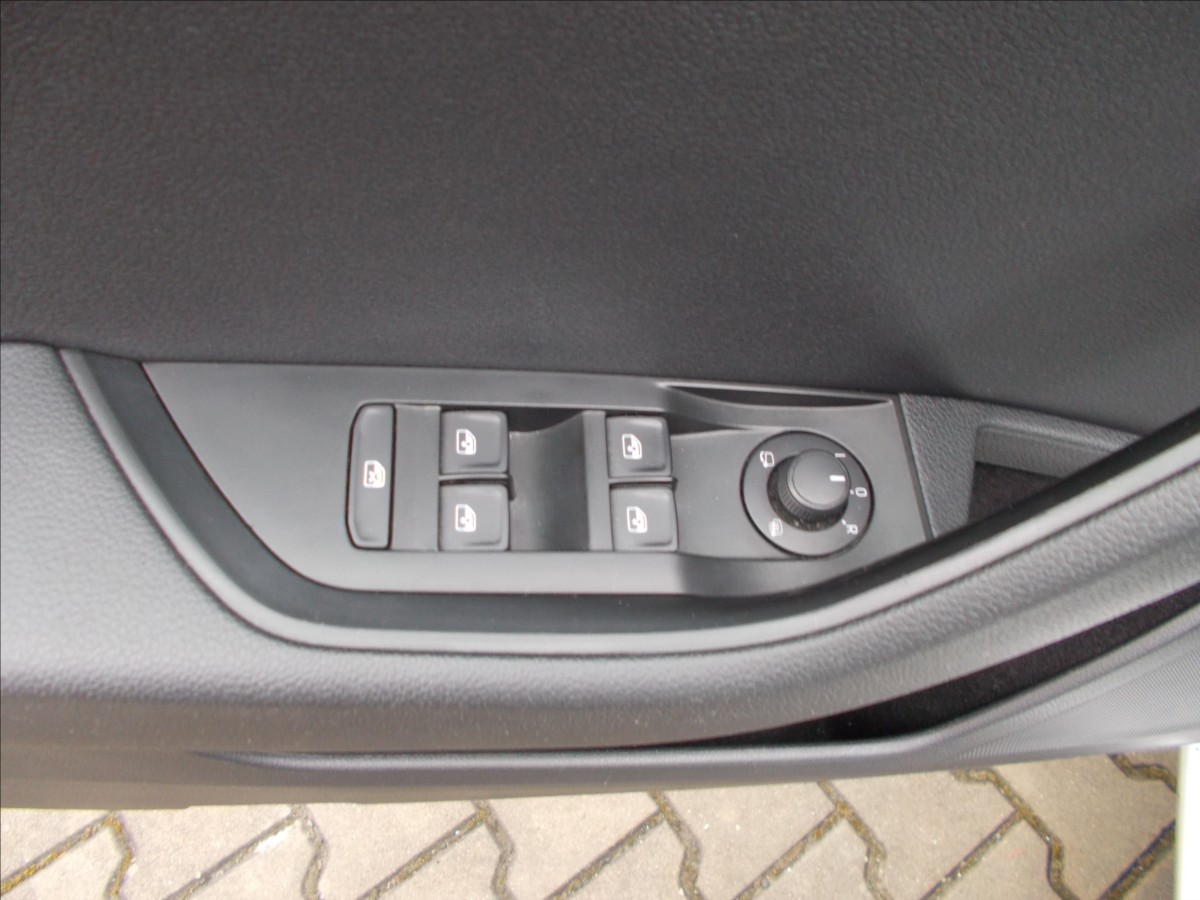 Škoda Superb 2,0 TDI ČR 110 KW DIGIKLIMA PĚKNÉ  III - foto 29