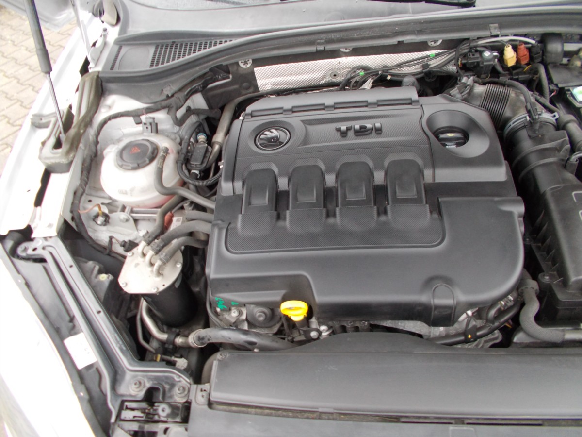 Škoda Superb 2,0 TDI ČR 110 KW DIGIKLIMA PĚKNÉ  III - foto 30