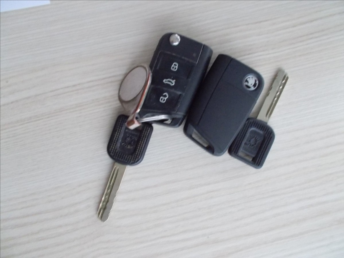 Škoda Superb 2,0 TDI ČR 110 KW DIGIKLIMA PĚKNÉ  III - foto 32