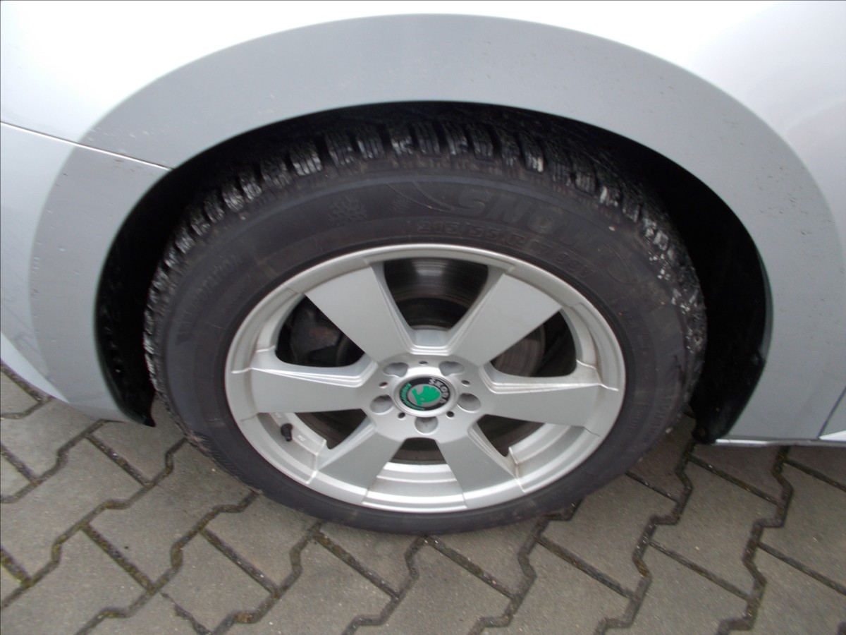 Škoda Superb 2,0 TDI ČR 110 KW DIGIKLIMA PĚKNÉ  III - foto 5