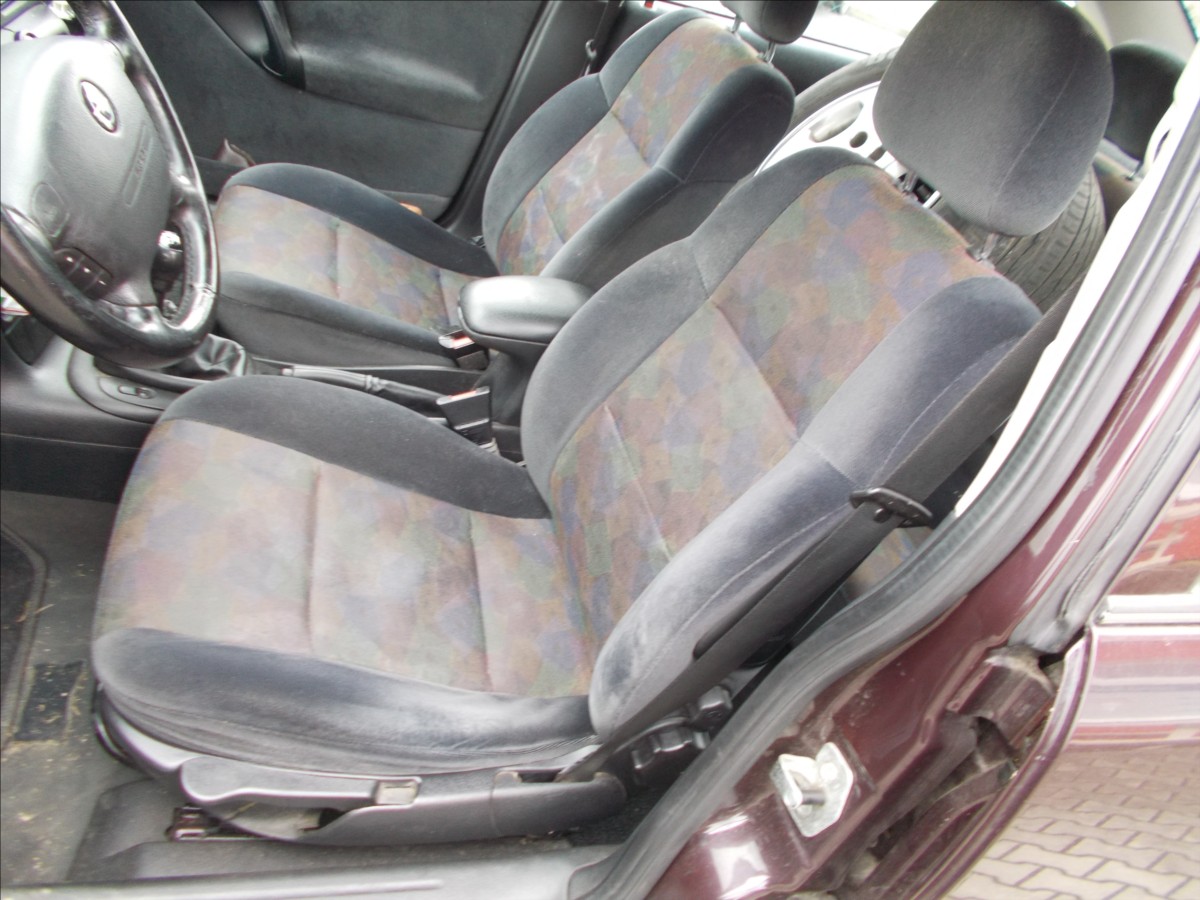 Opel Vectra 1,6 16V KLIMA NOVÁ STK PĚKNÉ - foto 21