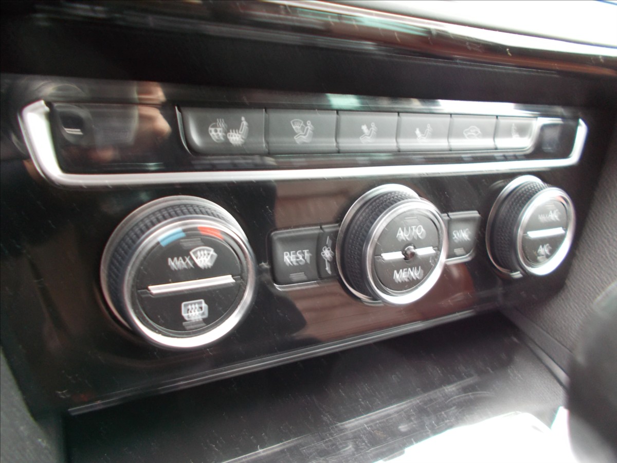 Volkswagen Passat 1,4 TSI DIGIKLIMA NAVI COC STK 3/2027 - foto 24